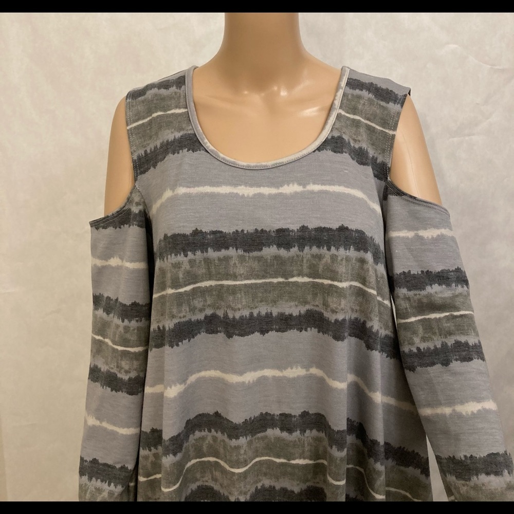 💥💥PLUS SIZE TOP💥💥 - Picture 8 of 8